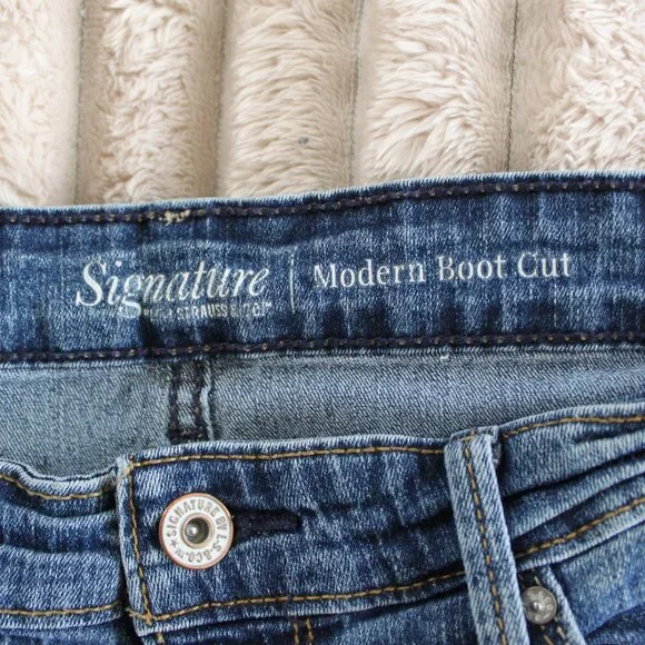 Signature by Levi Strauss Modern Boot Cut Jeans Size 12S - Picture 5 of 7